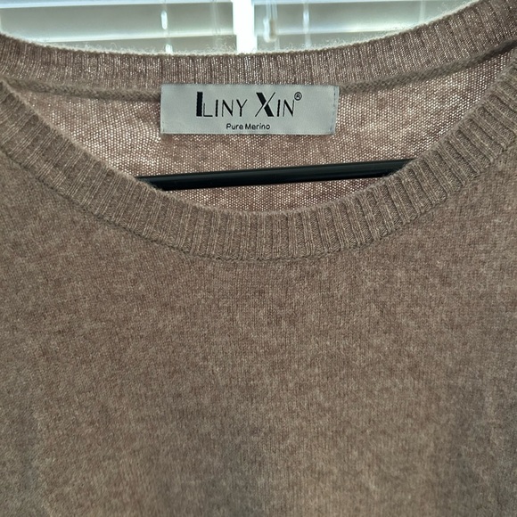Liny Xin Medium Pure Merino Crewneck Sweater - Picture 2 of 3